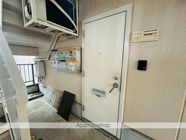 安井ビルの玄関写真