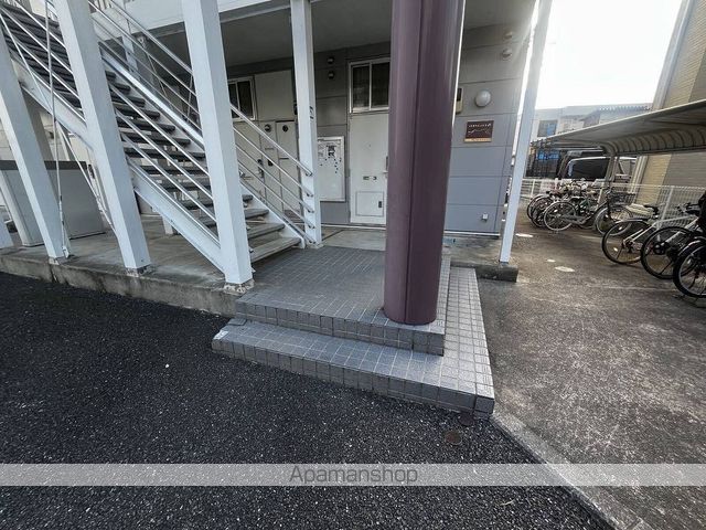 レオパレスキャトル セゾンの玄関写真