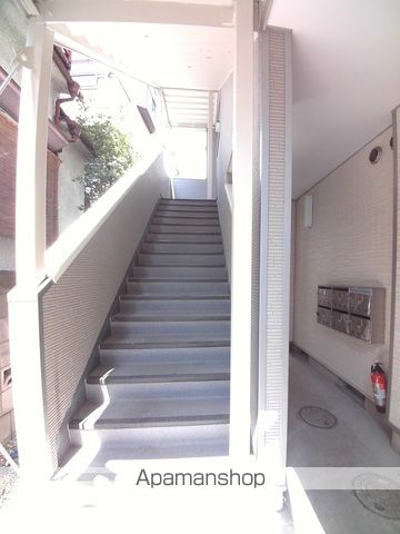 ロキシーカレッジの玄関写真