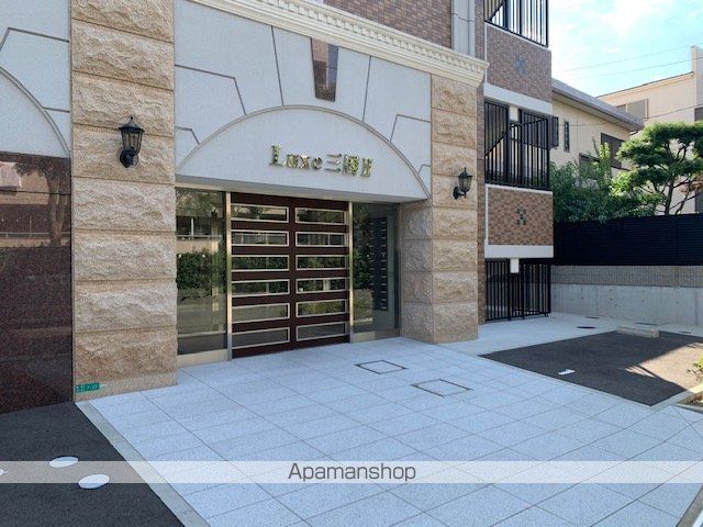 LUXE三国IIの玄関写真