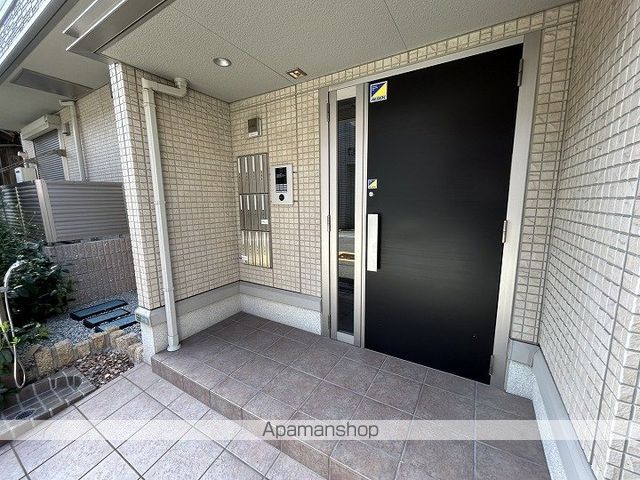 ヴィレッタ勝山南の玄関写真