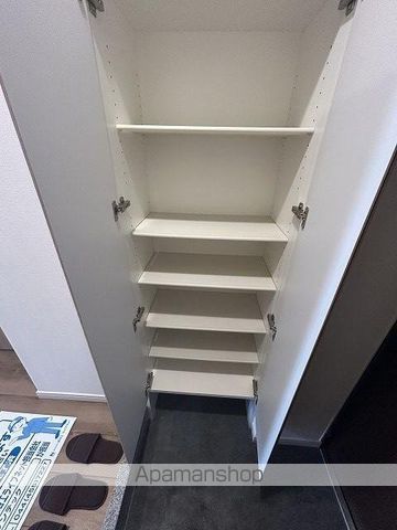 小田急伊勢原駅前マンションの内装写真