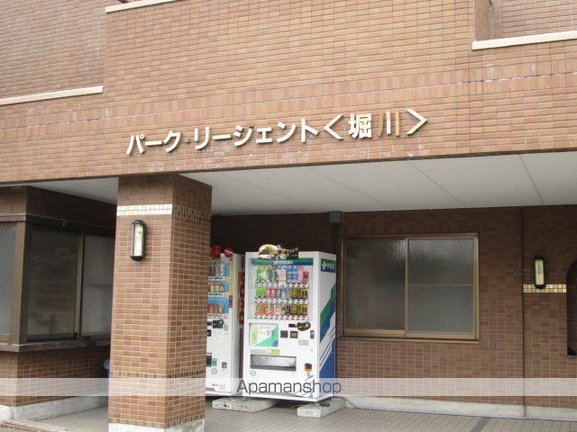 パークリージェント堀川の玄関写真