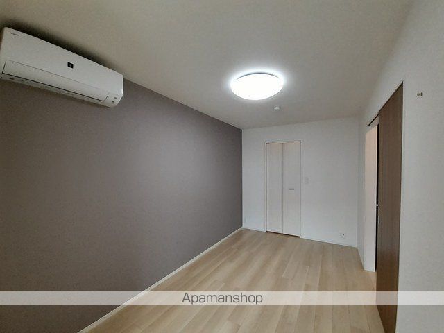 シャルモン深野 WESTの内装写真