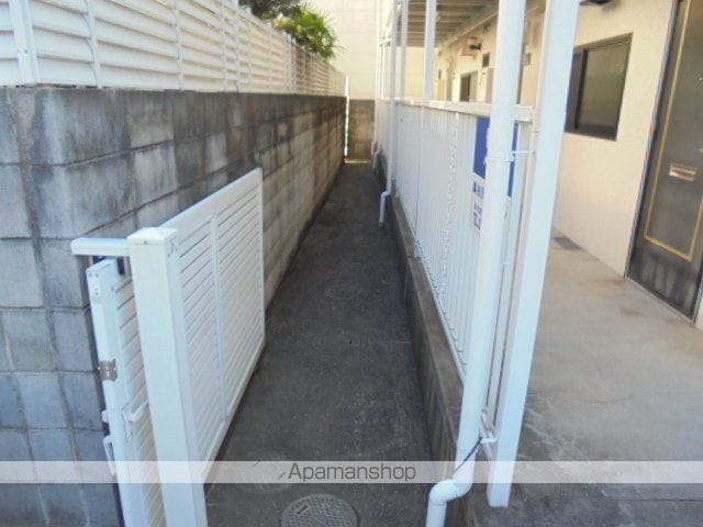 阪急電鉄今津線 甲東園駅 徒歩4分 2階建 築34年の玄関写真