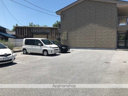 シャルマン愛知川[1K/30.94m2]の駐車場