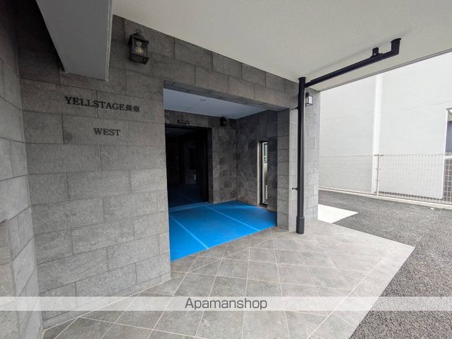 YELLSTAGE長束WESTの玄関写真