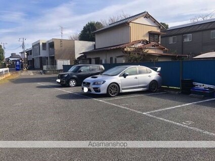 レオパレスガルデニア若葉[1K/23.18m2]の駐車場