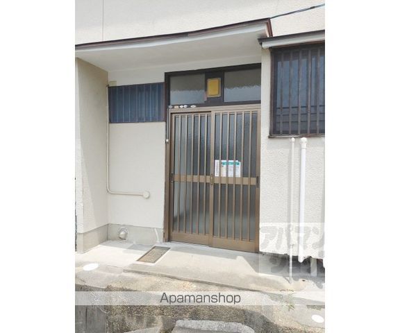 五ケ庄福角貸家の玄関写真