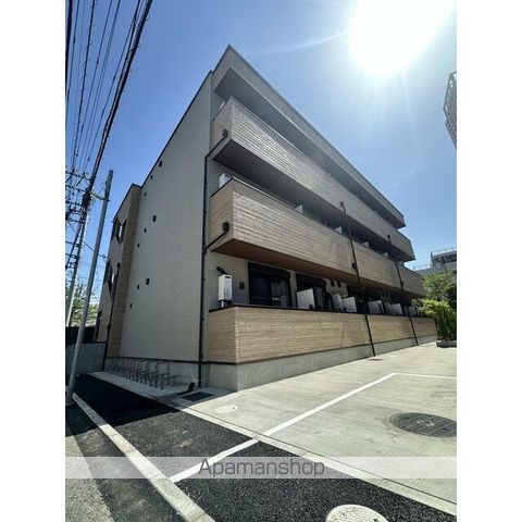 NESALLAの外観写真