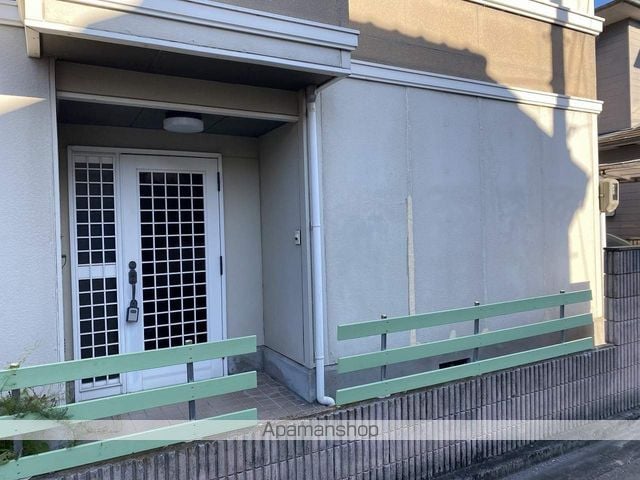 T様下三毛戸建の玄関写真