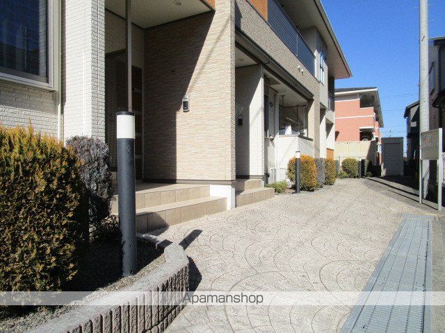 アクティブVの玄関写真