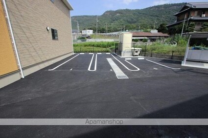 グレイスフル　Ⅱ[2LDK/56.68m2]の駐車場