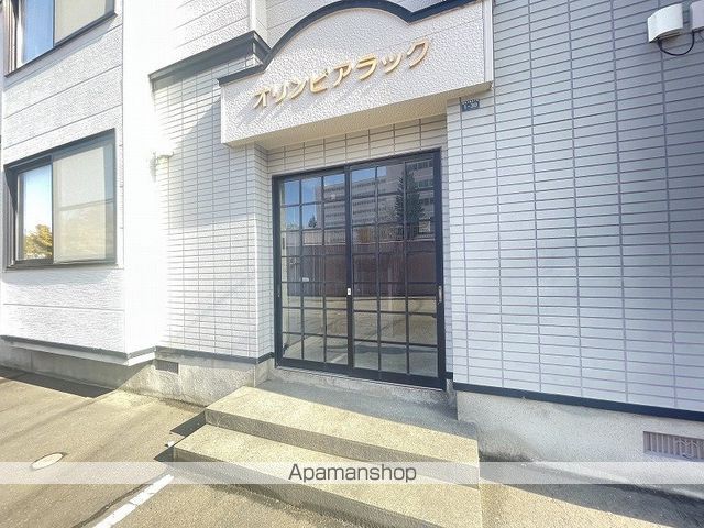 オリンピアラックの玄関写真