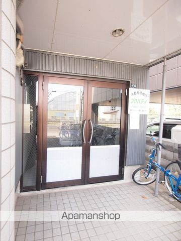 ニューシティ山根の玄関写真