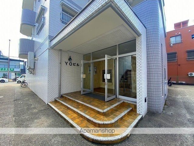 Y・Oビルの玄関写真