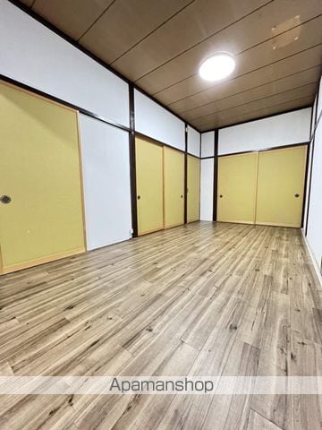 魚津市 2階建 築52年の内装写真