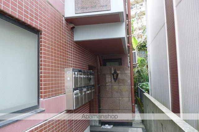 カレッジヒルコートの玄関写真