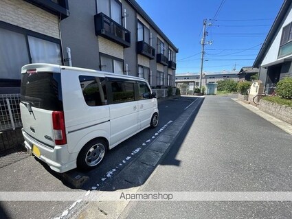 レオパレス楓[1K/28.02m2]の駐車場1