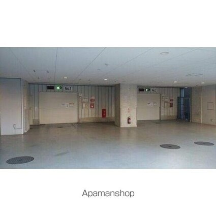 プラウドフラット鶴見Ⅰ[2LDK/58.46m2]の駐車場2