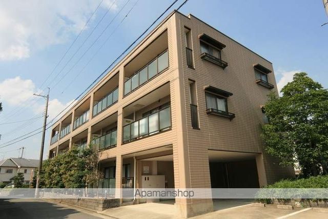 シャトレー多田の玄関写真