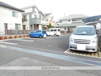 ドミールジュン[2LDK/52.53m2]の駐車場