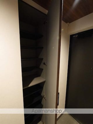 ＴＨＥ　ＬＵＤＬＯＷ　ＮＡＫＡＭＥＧＵＲＯ[2LDK/61.07m2]の玄関