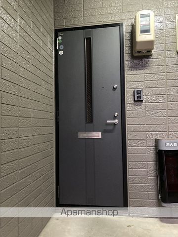 ウォーター・シールド Aの玄関写真