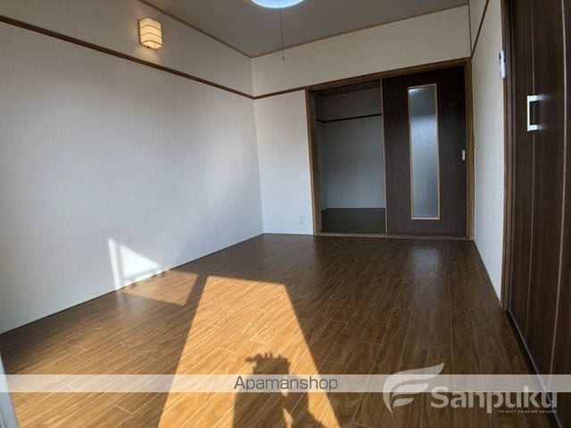 スカイハイツ居相の内装写真