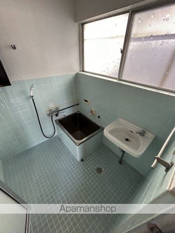 新田貸家の内装写真