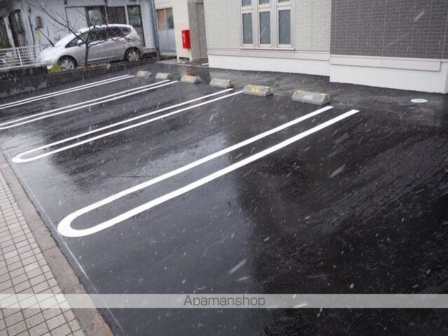 福島県福島市三河北町[1R/37.14m2]の駐車場