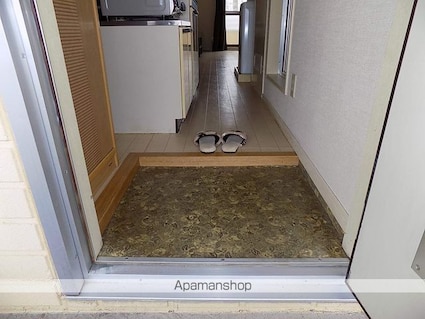 エバーグリーン[1R/20m2]の玄関