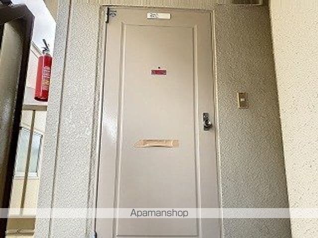 石澤ビルの玄関写真