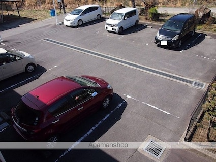 グレープ木下[1K/28.03m2]の駐車場