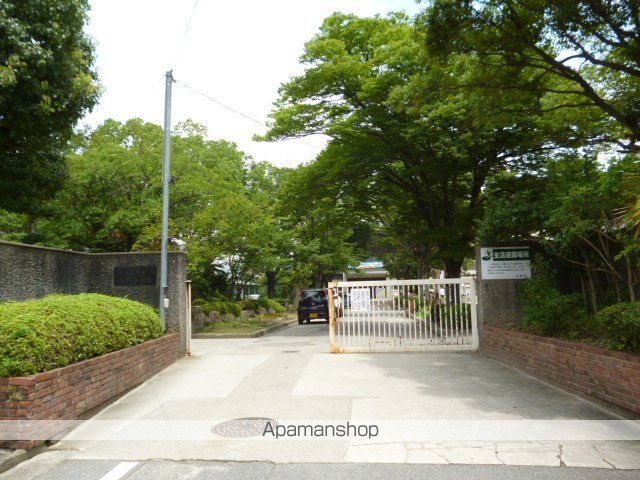 アン アロウ ガァデンズ B棟の周辺写真