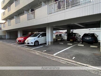 Ｒａｆｆｌｅｓ　Ｅｘｃｅｌｌｅｎｔ（仏生山町）[1DK/36.4m2]の駐車場