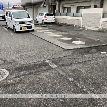 滋賀県湖南市石部北１丁目[2DK/45.54m2]の駐車場2