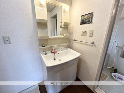 ＥＡＳＴ　ＮＯＮＡＭＩ　六番館[2LDK/56.8m2]の洗面所