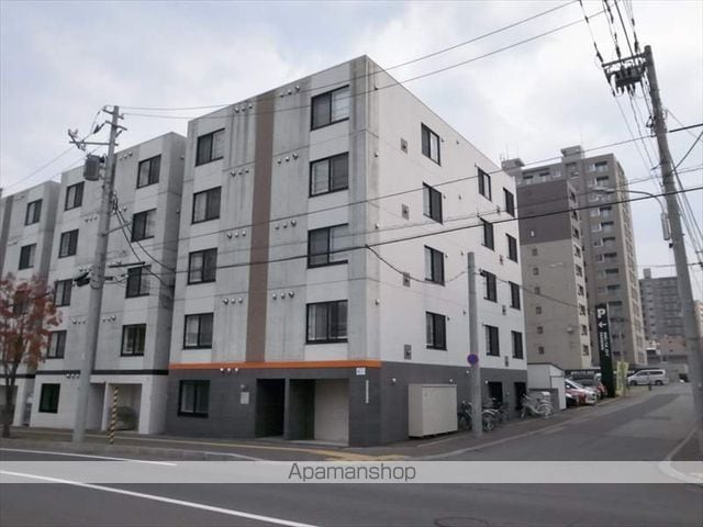 カレラ月寒中央の外観写真