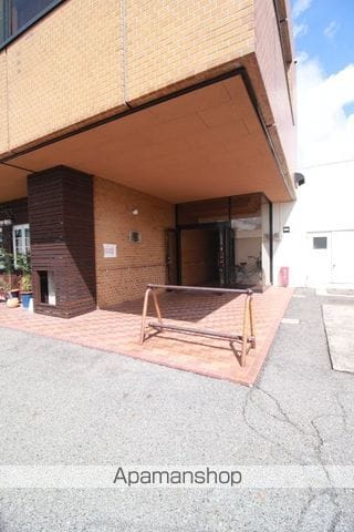 小倉ビルの玄関写真
