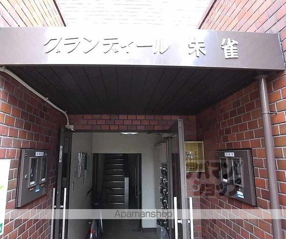グランディール朱雀の玄関写真