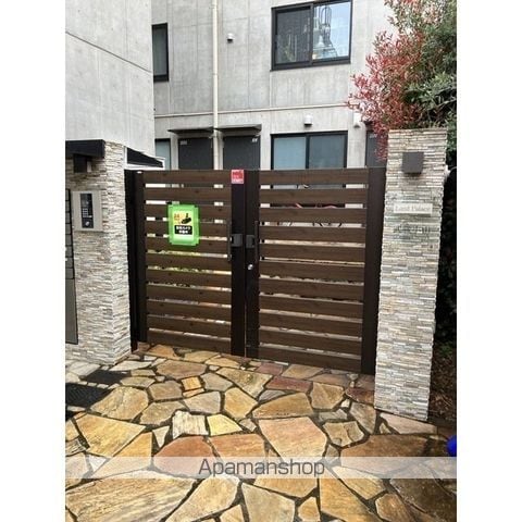 スタイリオフィット武蔵小山の玄関写真