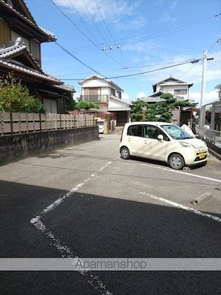 和歌山県和歌山市布引[1LDK/44.8m2]の駐車場3