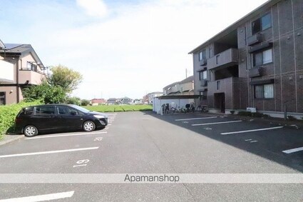 リビングタウン三ッ木　Ｃ[2LDK/56.13m2]の駐車場2