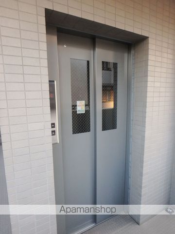 ソレイユ大宮の玄関写真