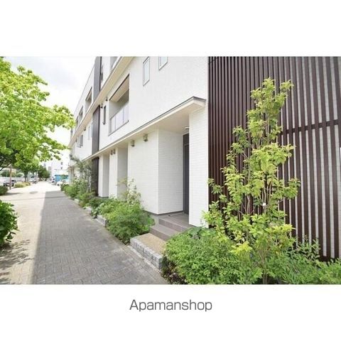 フォレストメゾン覚王山南の玄関写真