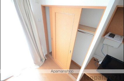 レオパレスエクレール松山[1K/22.35m2]の玄関