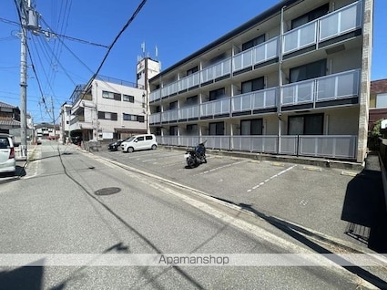 レオパレス屋形[1K/23.18m2]の駐車場1