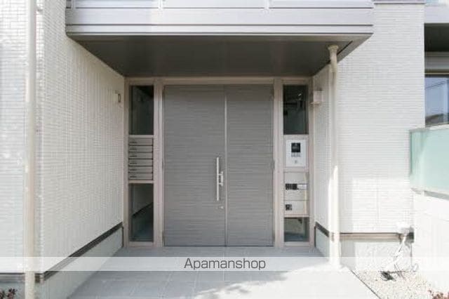 和歌山県和歌山市西小二里３丁目[2LDK/58.82m2]のエントランス1