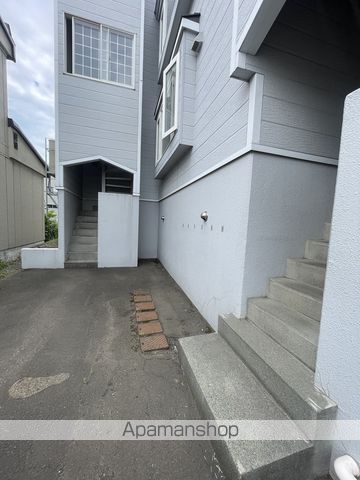 ソレイユ八軒の玄関写真